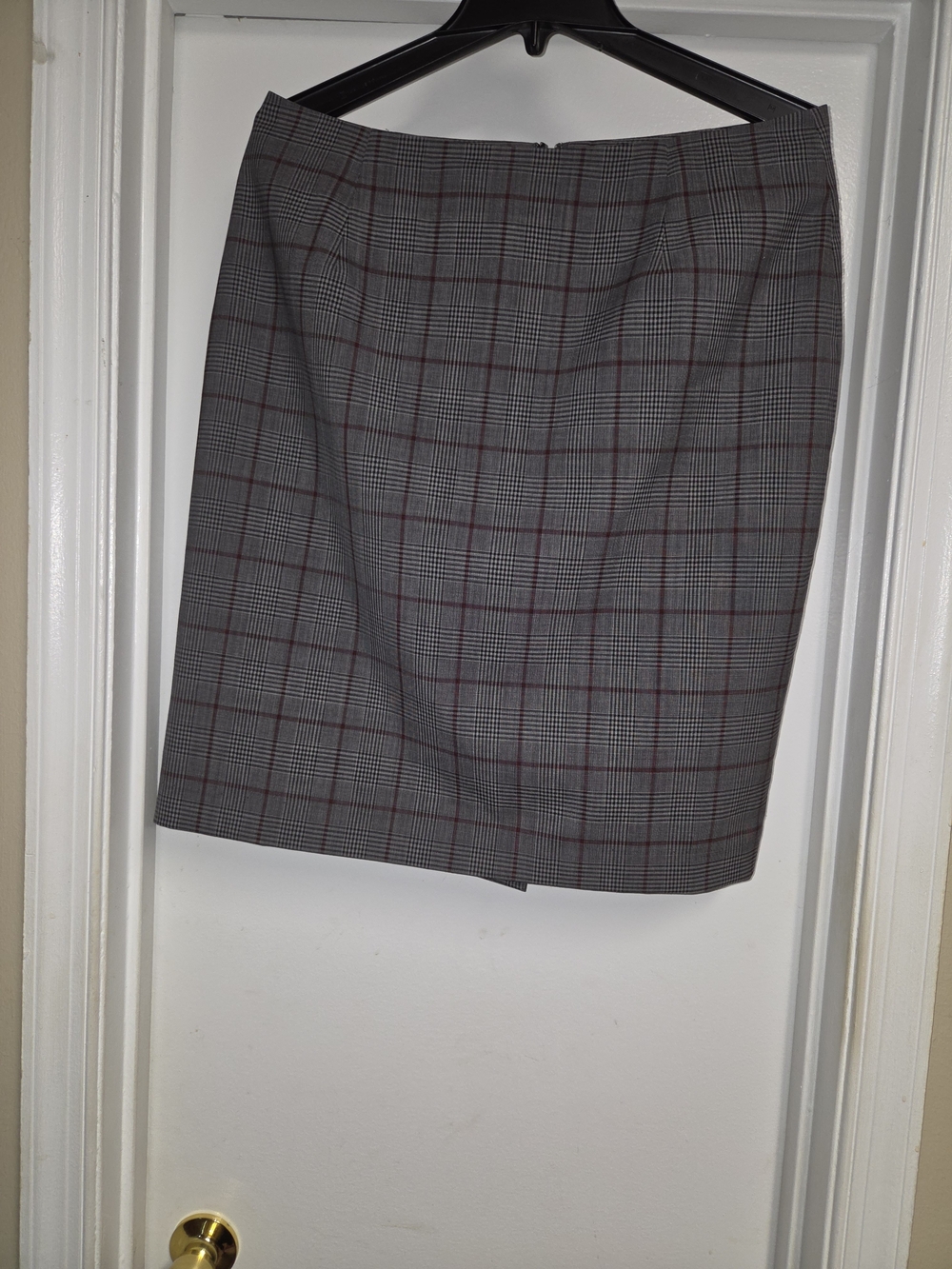 Brooks Brothers Gray Plaid Pencil Skirt with Burgundy Accents